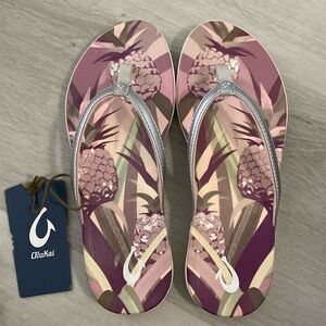 OluKai Kipe'a Heu- Black fuzzy lounge slippers- Women's size 8